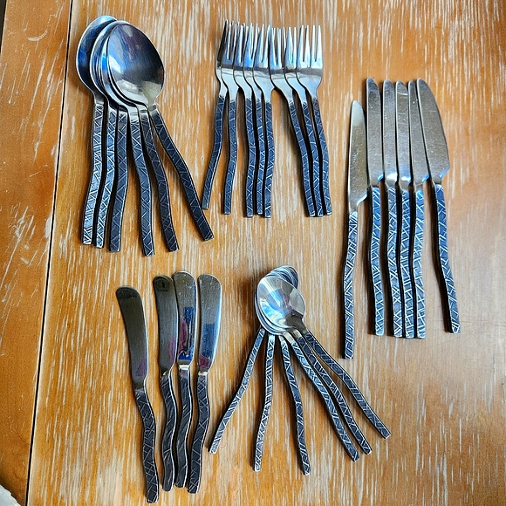 Modern Black and Silver Flatware Set for Dining